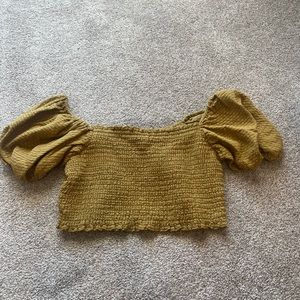 Adorable shirt. Could be off the shoulder, puff sleeve.